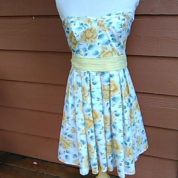 Belle by Oasis Strapless Dress - Picture 1 of 8